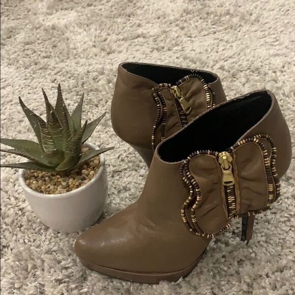 👑JUICY Couture leather ankle boots👑 - Picture 3 of 8